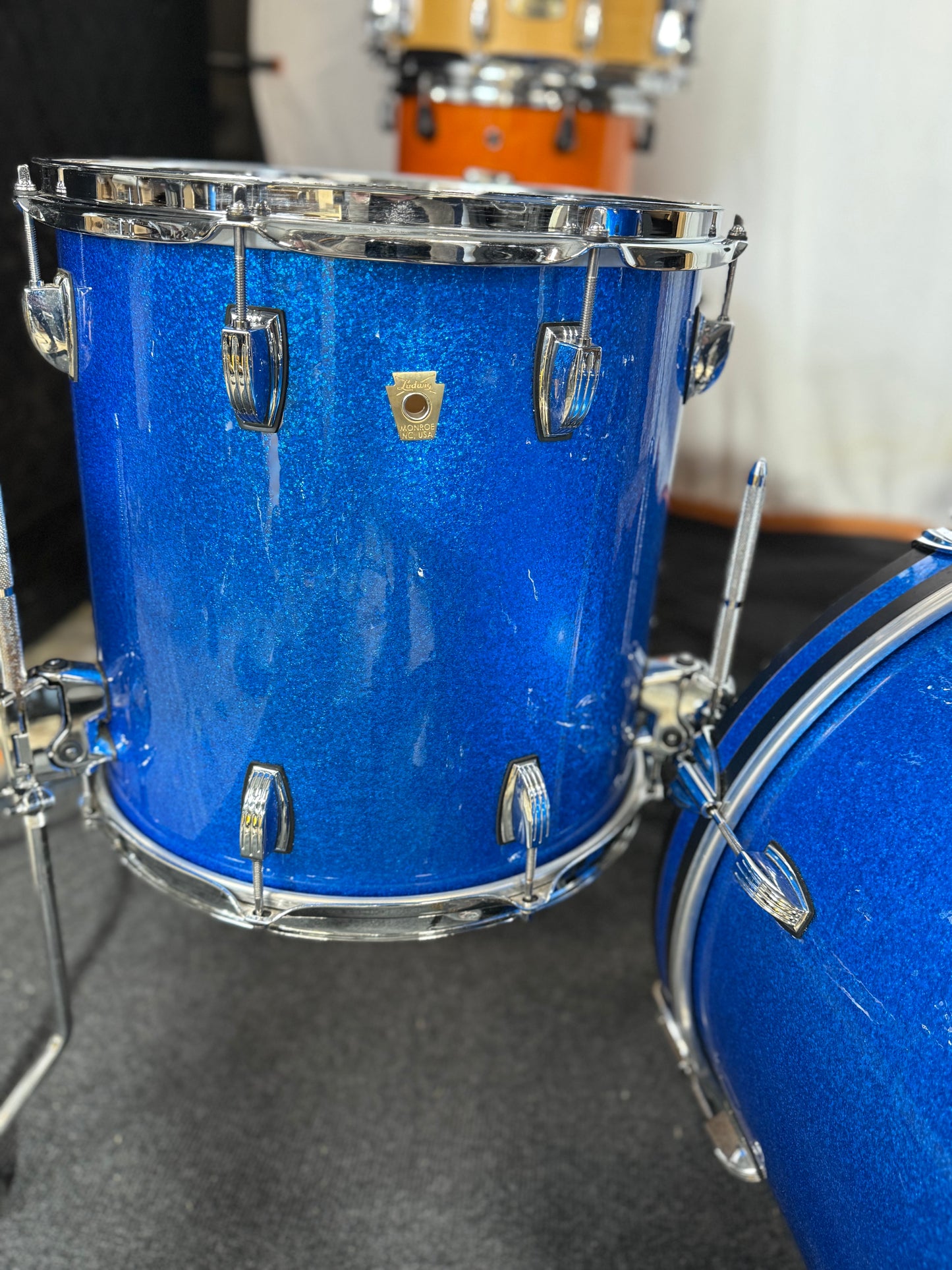 Ludwig Classic Maple 3pc 20/10/14 7-ply Blue Sparkle Drum Set