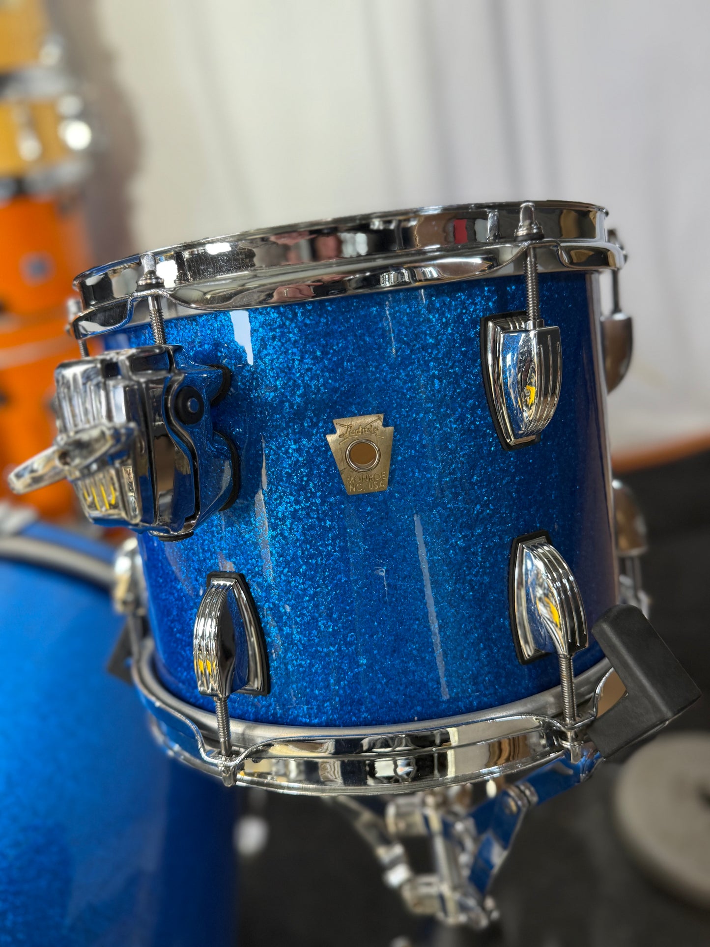 Ludwig Classic Maple 3pc 20/10/14 7-ply Blue Sparkle Drum Set