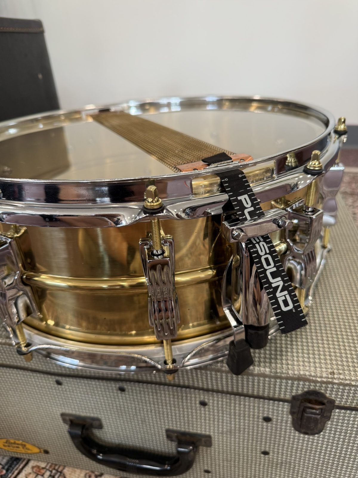 Ludwig Black & White Badge Bronze 5.5x14" Snare Drum